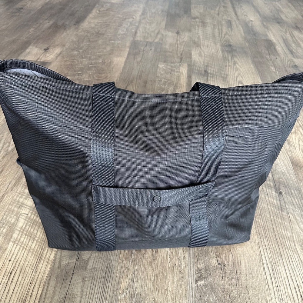 Tumi NWT- 148968-1041/Alpha Bravo Essential Large East West Tote- Black - Picture 2 of 13